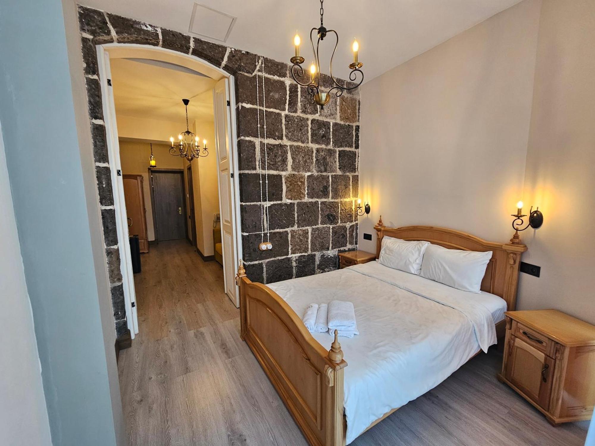 Old Avenue Hotel Ґюмрі Екстер'єр фото