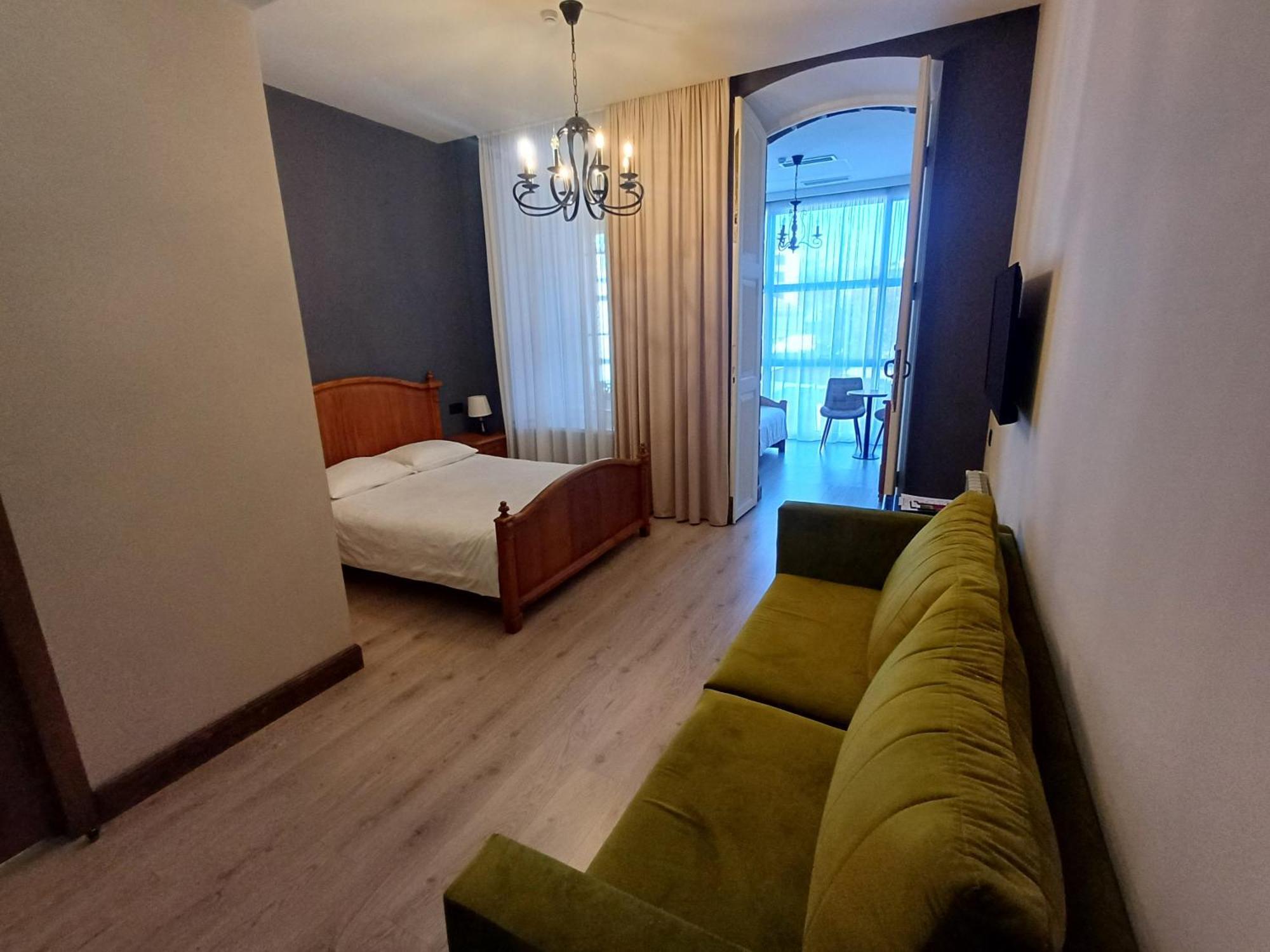 Old Avenue Hotel Ґюмрі Екстер'єр фото